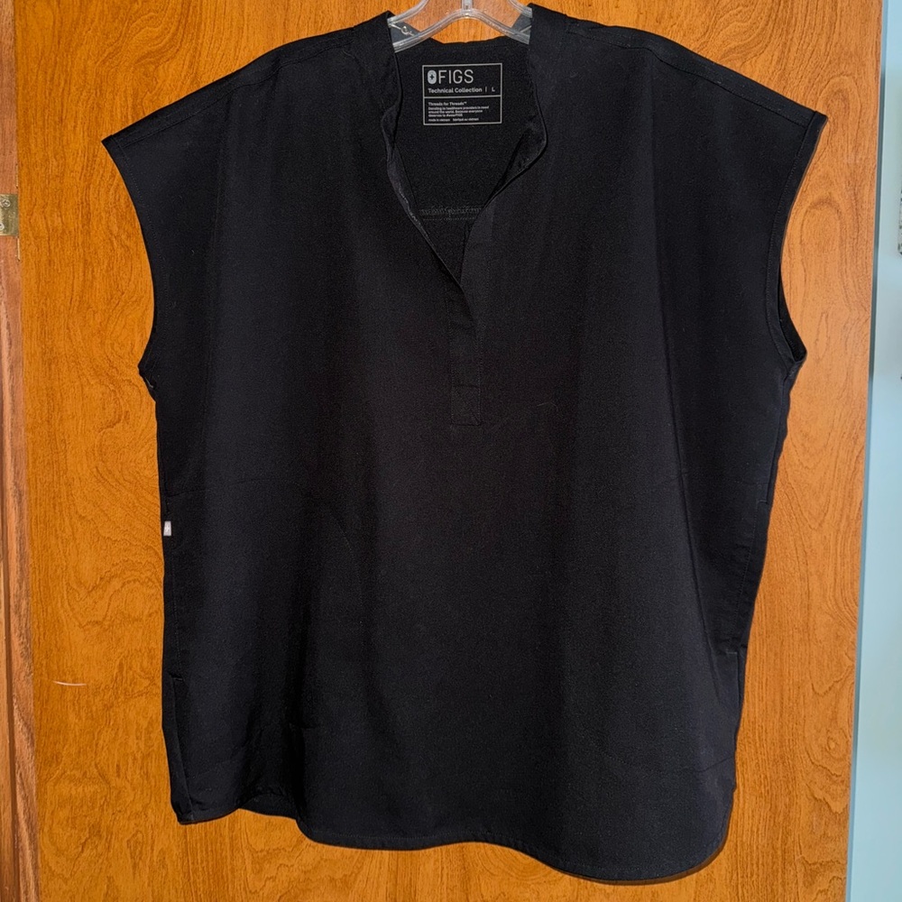 Women’s FIGS Scrub Top L